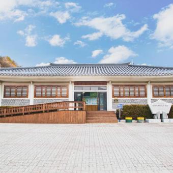 팔랑민속관