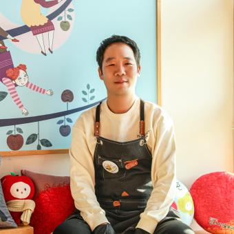 정착민 유치에 힘쓰는 약수산채마을 김대훈 사무장
